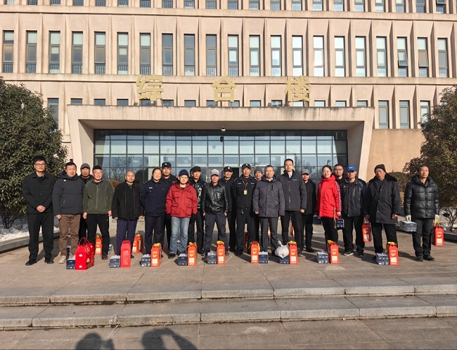 植物园领导班子慰问春节值守一线职工