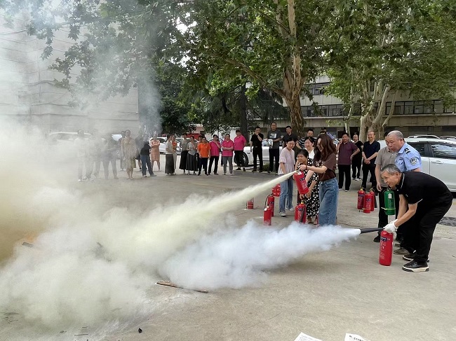 以“真火”淬技能，筑牢安全防线——分省院开展灭火器使用专项教学与演练