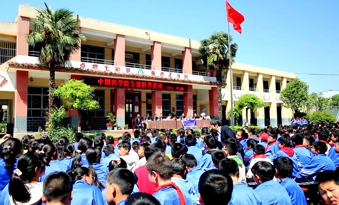 传授红色革命历程 播下“科学梦”种子