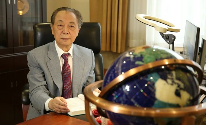 美国地球物理联合会（AGU）向安芷生院士颁发罗杰·雷维尔奖章