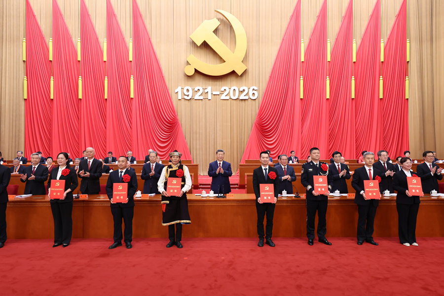 中共中央关于表彰全国优秀共产党员、全国优秀党务工作者和全国先进基层党组织的决定